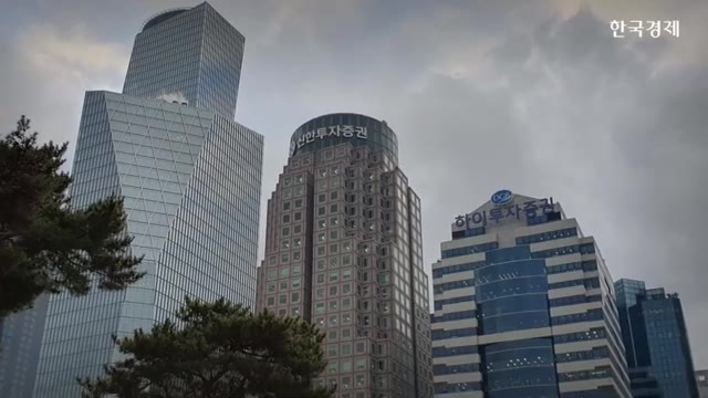 영상 도입부 — "속절없이 다시 무너지는 증시에"